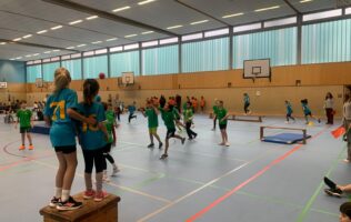 🥎 Brennballturnier in der Sporthalle Gustav-Falke-Straße – Klasse 3b erreicht starken 5. Platz!