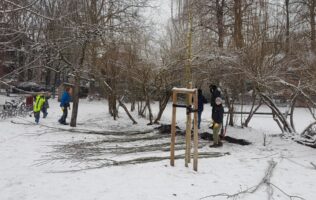 Arbeiten an unserem Weidentunnel