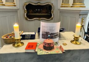 Besuch der 4a in der Kirche am Markt in Niendorf am 8.10.2026
